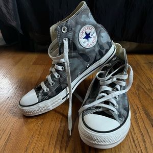 EUC Converse Hi-Top Allstar Camoflauge